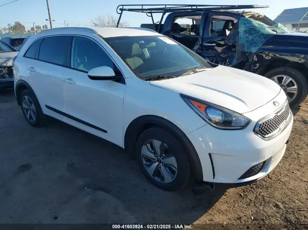 KNDCB3LC2K5244348 2019 KIA NIRO - Image 1