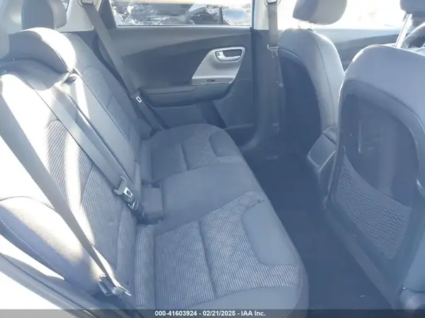 KNDCB3LC2K5244348 2019 KIA NIRO - Image 8