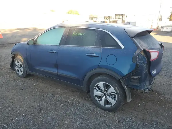 KNDCB3LC2K5244804 2019 KIA NIRO - Image 2