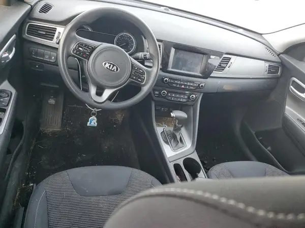 KNDCB3LC2K5244804 2019 KIA NIRO - Image 8