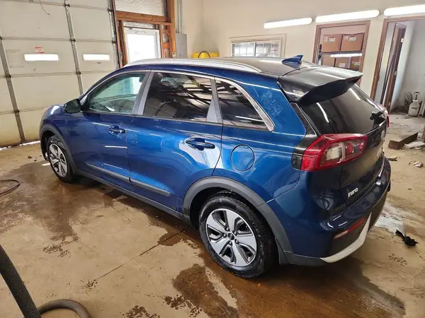 KNDCB3LC2K5250196 2019 KIA NIRO - Image 2