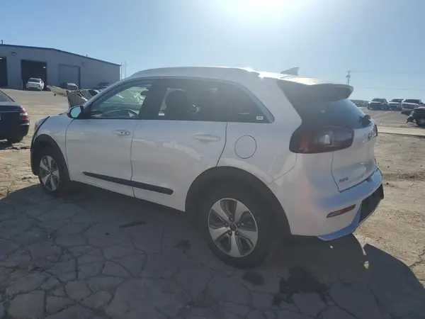 KNDCB3LC2K5251381 2019 KIA NIRO - Image 2