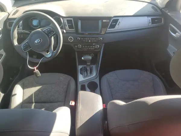 KNDCB3LC2K5251381 2019 KIA NIRO - Image 8