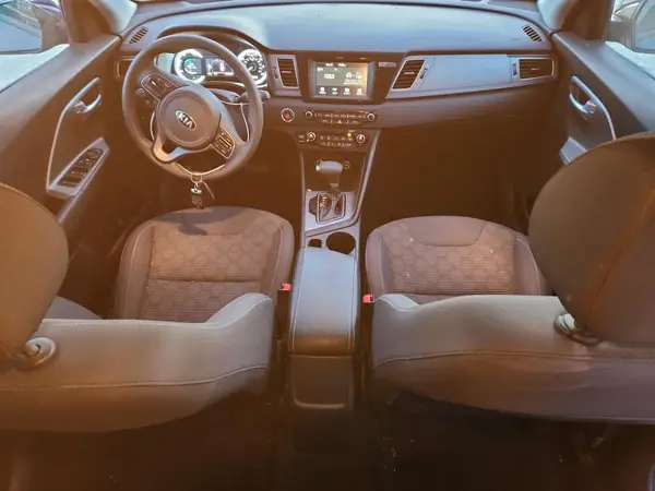 KNDCB3LC2K5255382 2019 KIA NIRO - Image 8