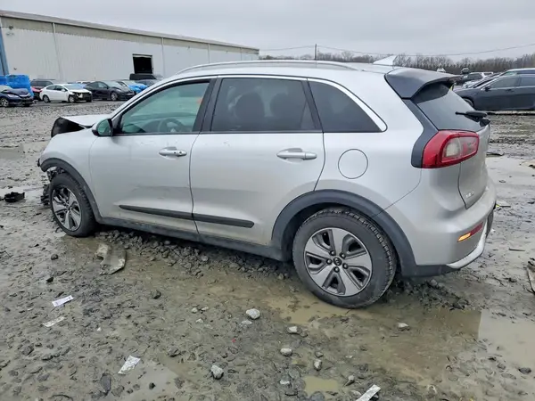 KNDCB3LC2K5257522 2019 KIA NIRO - Image 2