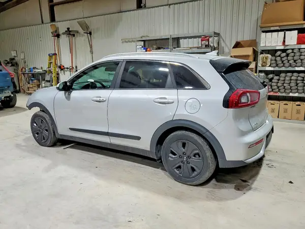 KNDCB3LC2K5257715 2019 KIA NIRO - Image 2