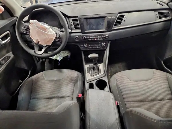 KNDCB3LC2K5258959 2019 KIA NIRO - Image 8