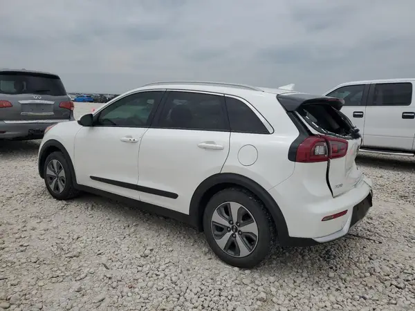 KNDCB3LC2K5264146 2019 KIA NIRO - Image 2