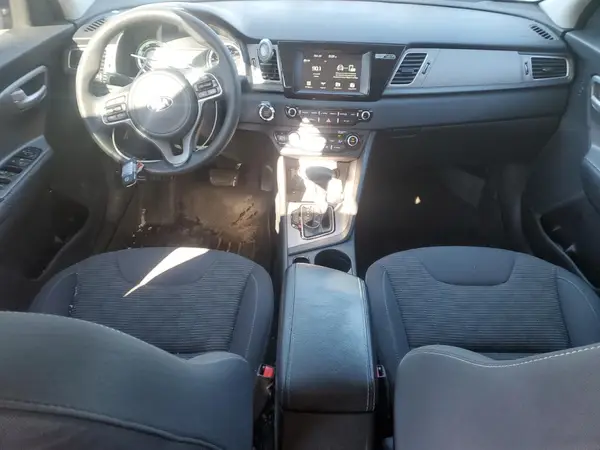 KNDCB3LC2K5265006 2019 KIA NIRO - Image 8