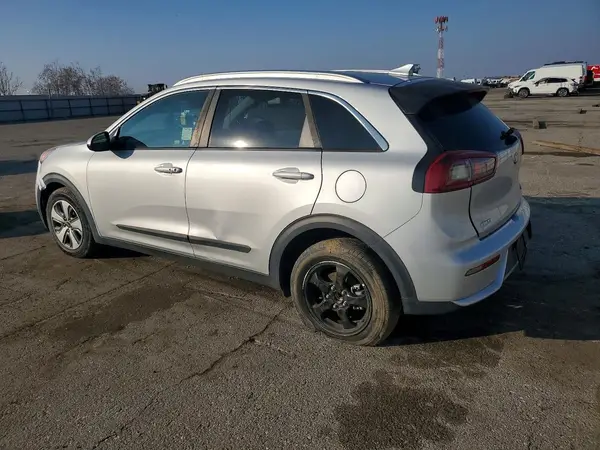 KNDCB3LC2K5266477 2019 KIA NIRO - Image 2