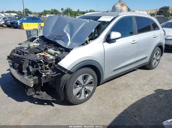 KNDCB3LC2K5266480 2019 KIA NIRO - Image 2