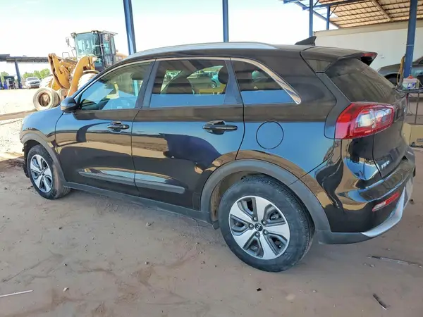 KNDCB3LC2K5290083 2019 KIA NIRO - Image 2