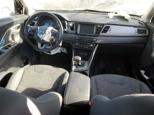 KNDCB3LC2K5303236 2019 KIA NIRO - Image 8