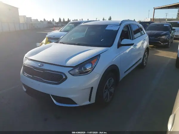 KNDCB3LC2K5305648 2019 KIA NIRO - Image 2