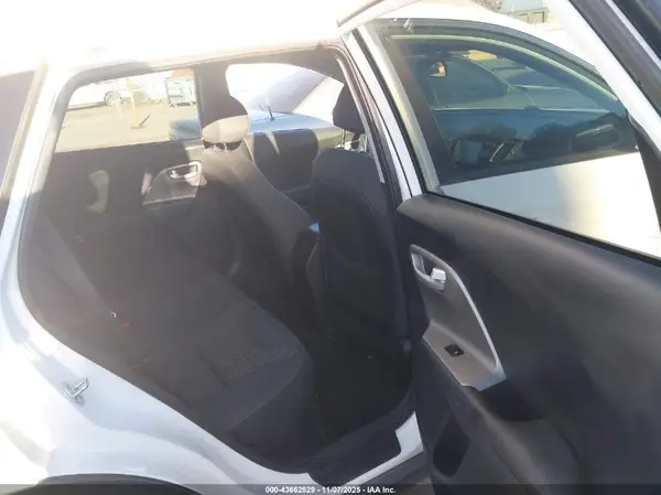 KNDCB3LC2K5305648 2019 KIA NIRO - Image 8