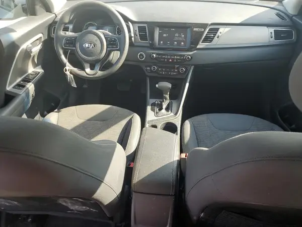 KNDCB3LC2K5318867 2019 KIA NIRO - Image 8