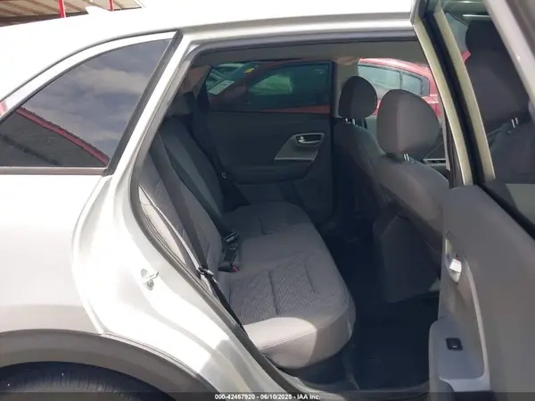 KNDCB3LC2K5322711 2019 KIA NIRO - Image 8