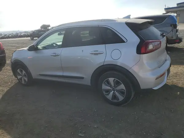 KNDCB3LC2K5324023 2019 KIA NIRO - Image 2