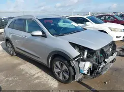 KNDCB3LC2K5336768 2019 KIA NIRO
