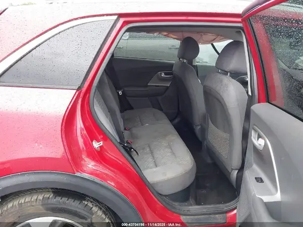 KNDCB3LC2K5337046 2019 KIA NIRO - Image 8