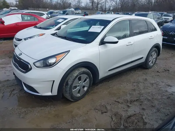 KNDCB3LC2K5338231 2019 KIA NIRO - Image 2