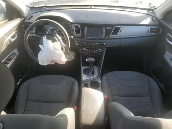 KNDCB3LC2K5340545 2019 KIA NIRO - Image 8