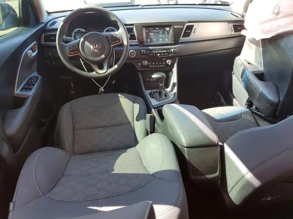 KNDCB3LC2K5345275 2019 KIA NIRO - Image 8
