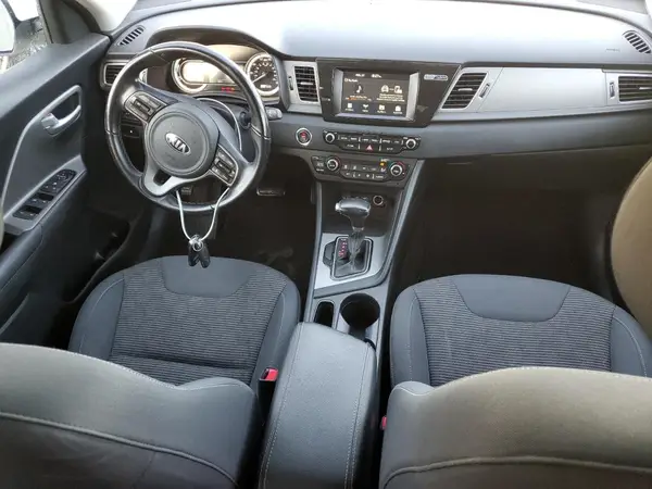KNDCB3LC2K5346717 2019 KIA NIRO - Image 8
