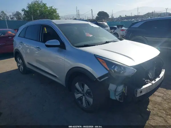 KNDCB3LC2L5396101 2020 KIA NIRO - Image 1