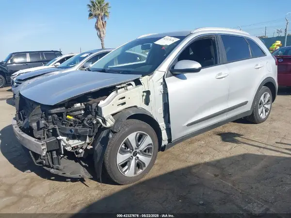 KNDCB3LC2L5396101 2020 KIA NIRO - Image 2