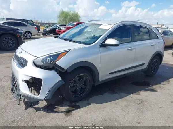 KNDCB3LC2L5437956 2020 KIA NIRO - Image 2