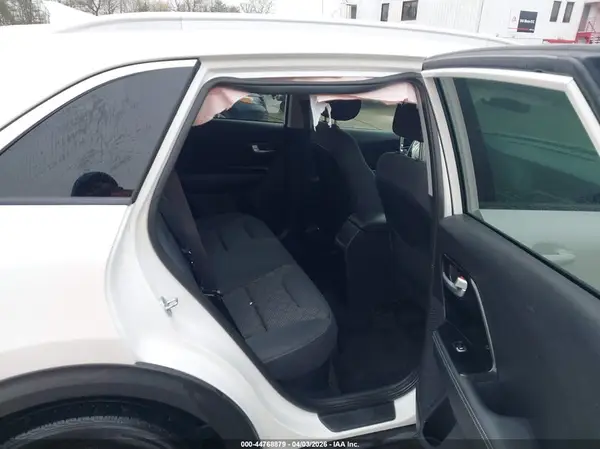 KNDCB3LC2M5471297 2021 KIA NIRO - Image 8