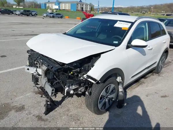 KNDCB3LC2M5486639 2021 KIA NIRO - Image 2