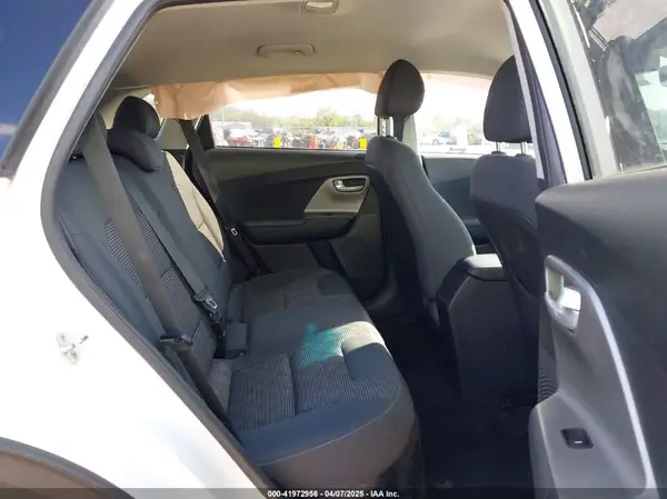 KNDCB3LC2M5486639 2021 KIA NIRO - Image 8