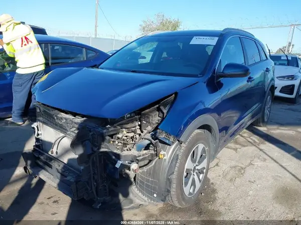 KNDCB3LC2M5487354 2021 KIA NIRO - Image 2