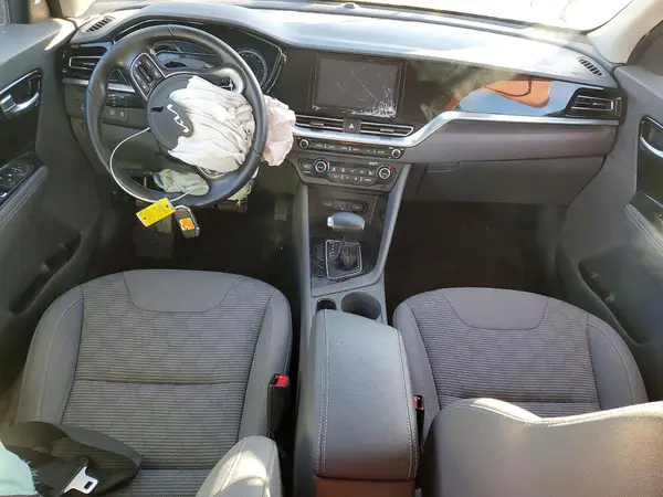 KNDCB3LC2N5498744 2022 KIA NIRO - Image 8