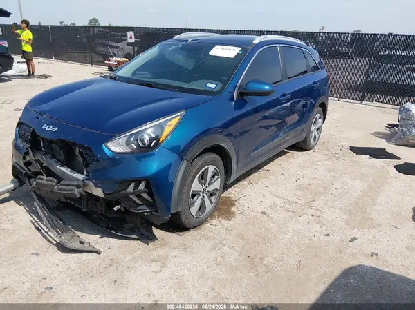 KNDCB3LC2N5505952 2022 KIA NIRO - Image 2