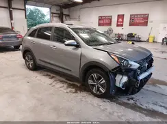 KNDCB3LC2N5506342 2022 KIA NIRO