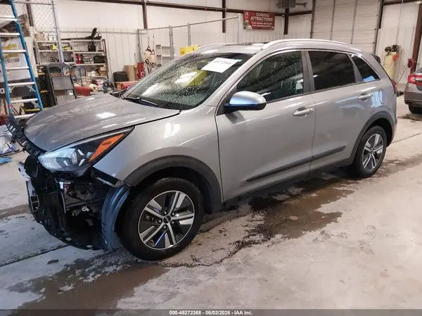 KNDCB3LC2N5506342 2022 KIA NIRO - Image 2