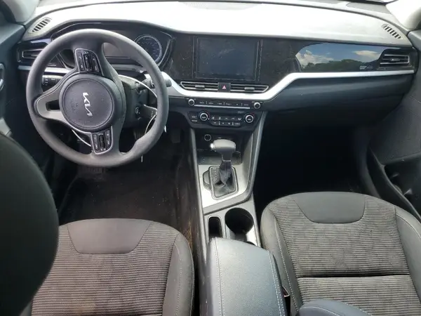 KNDCB3LC2N5506423 2022 KIA NIRO - Image 8
