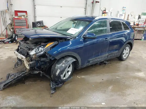 KNDCB3LC2N5512223 2022 KIA NIRO - Image 2