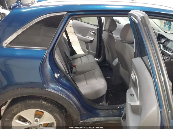 KNDCB3LC2N5512223 2022 KIA NIRO - Image 8