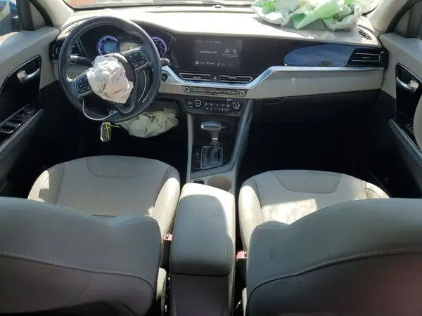 KNDCB3LC2N5515218 2022 KIA NIRO - Image 8