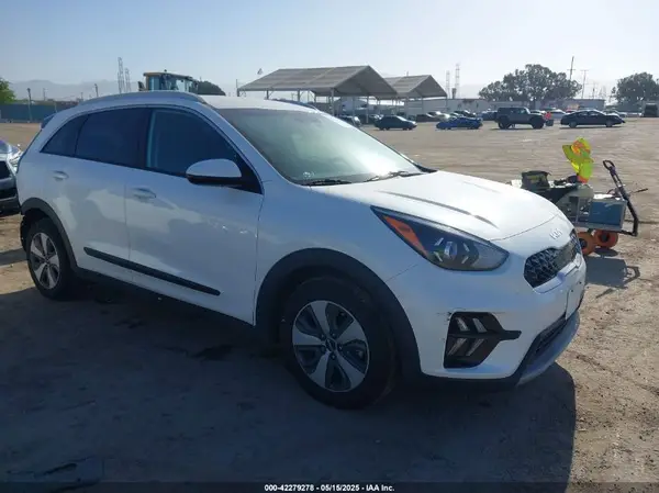 KNDCB3LC2N5519141 2022 KIA NIRO - Image 1