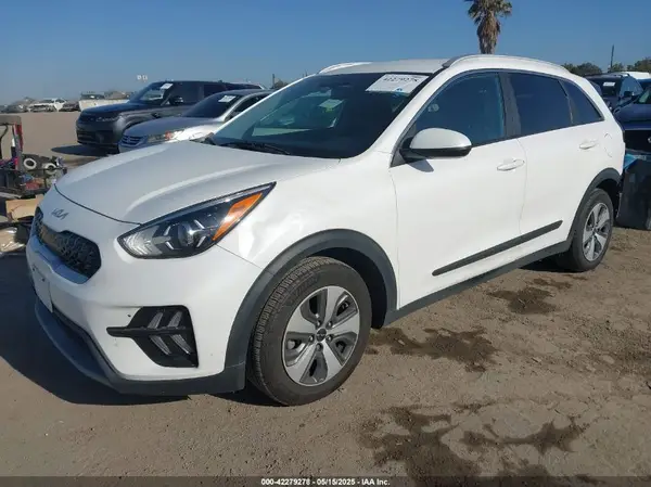 KNDCB3LC2N5519141 2022 KIA NIRO - Image 2