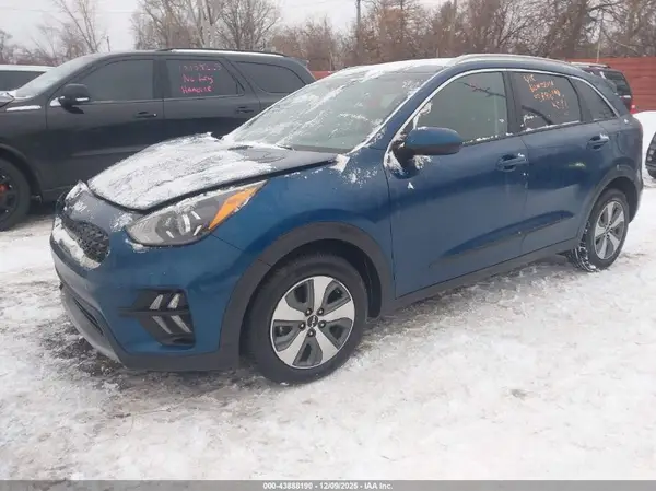 KNDCB3LC2N5519530 2022 KIA NIRO - Image 2