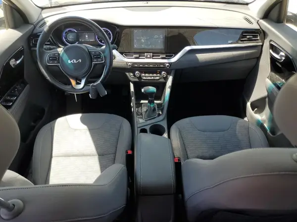 KNDCB3LC2N5523576 2022 KIA NIRO - Image 8
