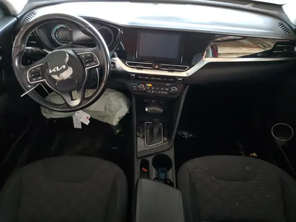 KNDCB3LC2N5526915 2022 KIA NIRO - Image 8