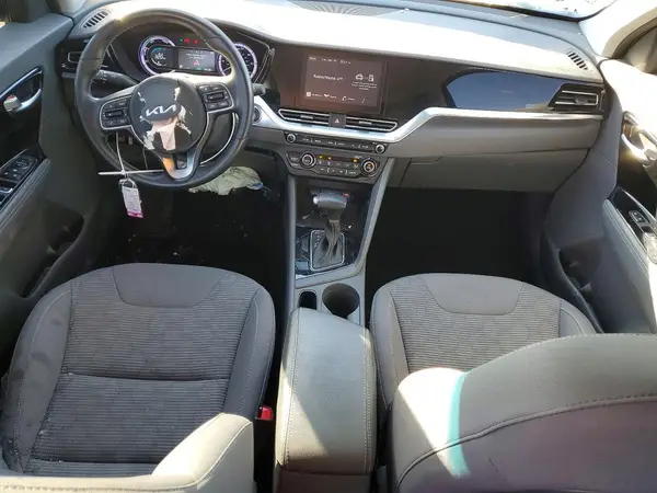 KNDCB3LC2N5527465 2022 KIA NIRO - Image 8