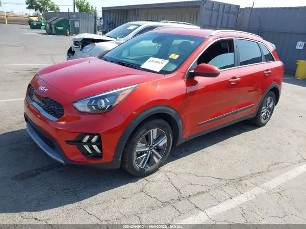 KNDCB3LC2N5539406 2022 KIA NIRO - Image 2